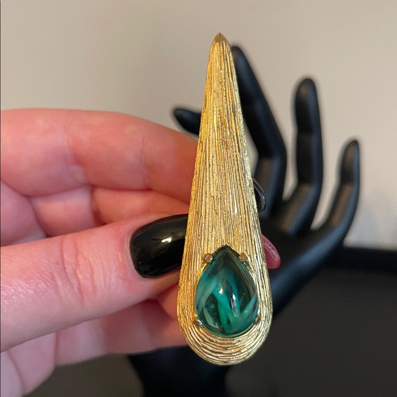 Mid-Century Modern Green Swirled Glass Cabochon Teardrop Brooch - Picture 5 of 8
